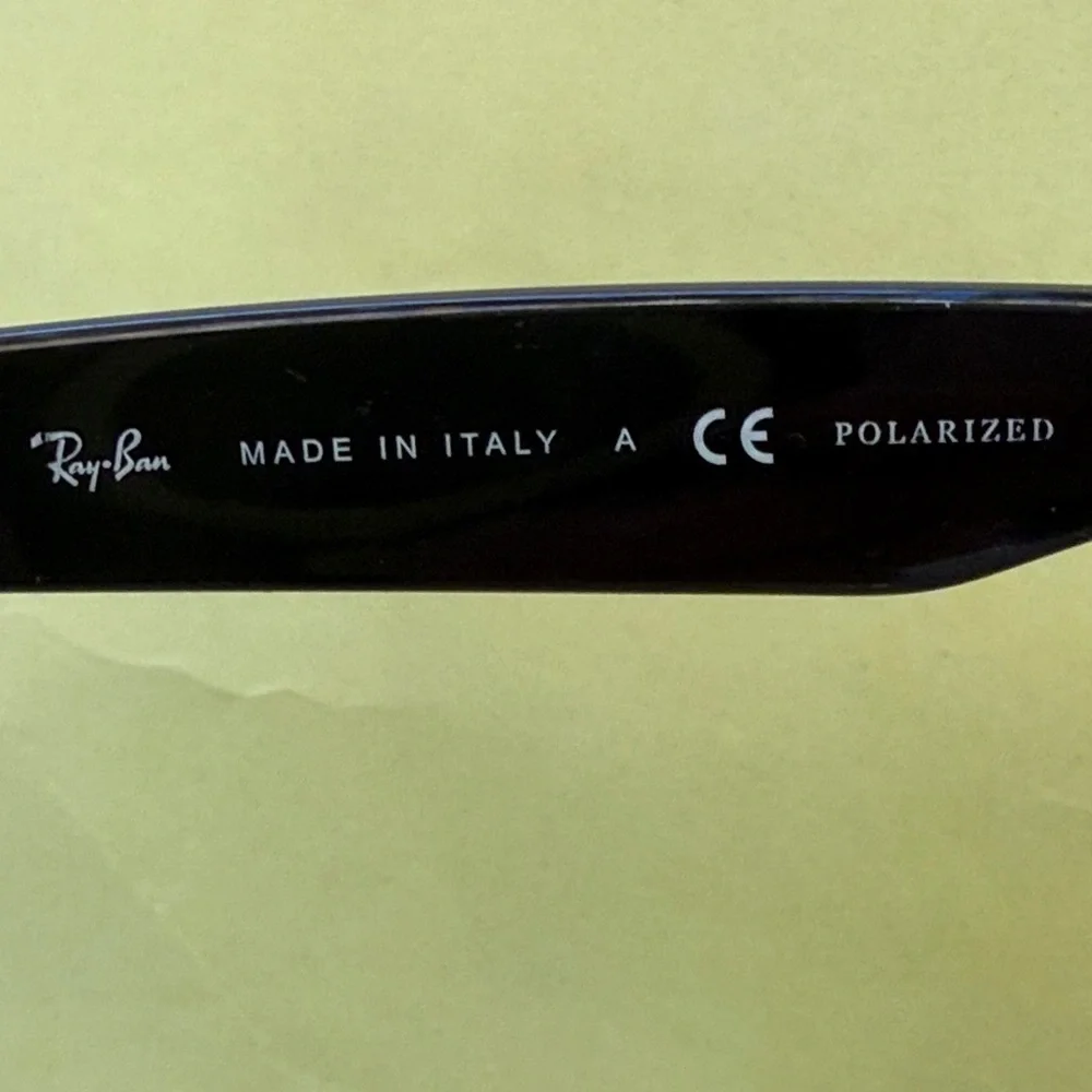 New in box Ray-Ban Classic Black Sunglasses
